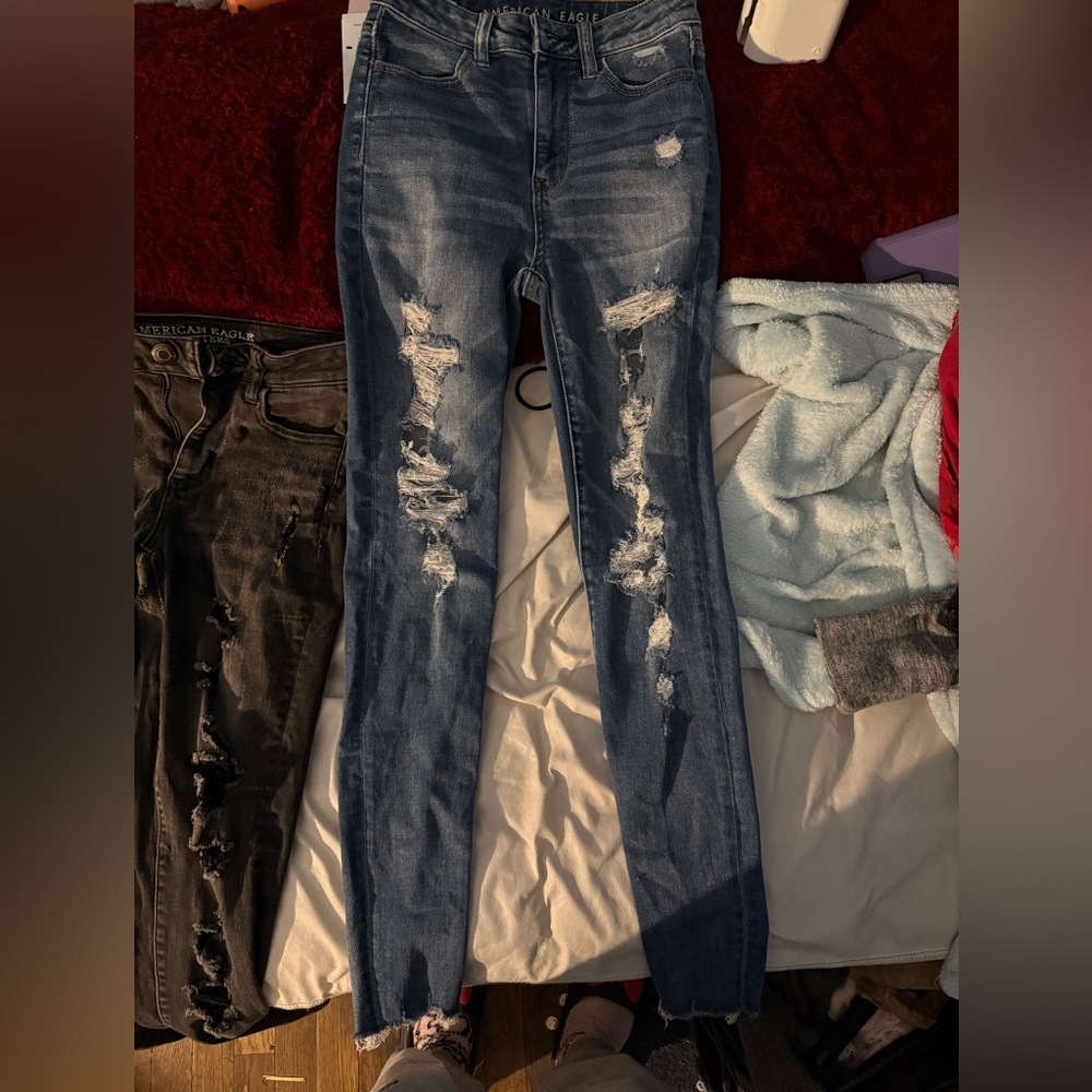 Selling a pair of size 2 American Eagle Jeans.